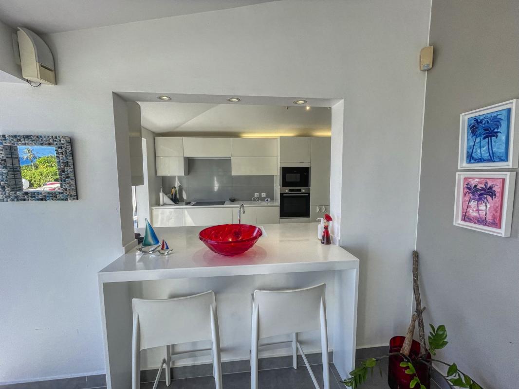 19.Location villa piscine Saint François Guadeloupe_cuisine vue sur mer